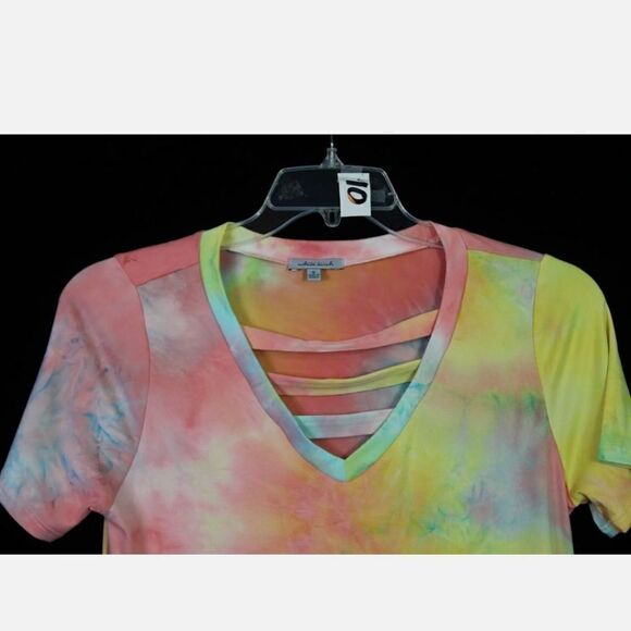 WHITE BIRCH V-NECK LADDER FRONT TEE GREEN PINK YELLOW TIE DYE SS TOP SIZE S NWOT - Picture 7 of 9